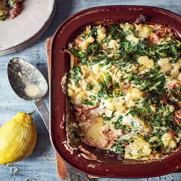 CHICKEN AND HAM HOCK PIE WITH GARLICKY BUTTERBEAN AND KALE MASH | Higgidy