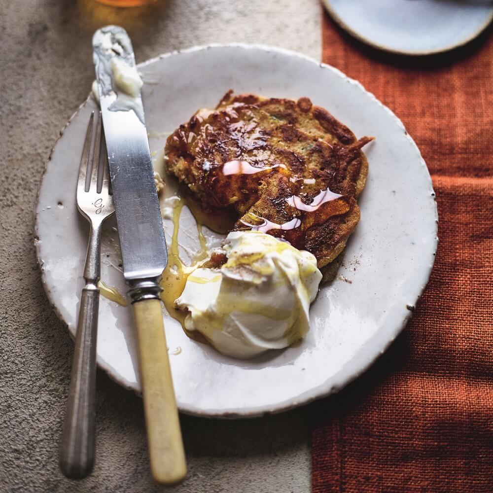 carrot cake scones featured